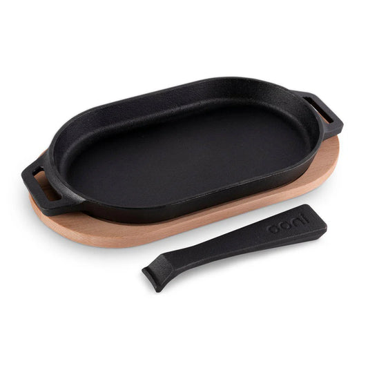 Ooni Sizzler Stekepanne i jern med underlag i tre